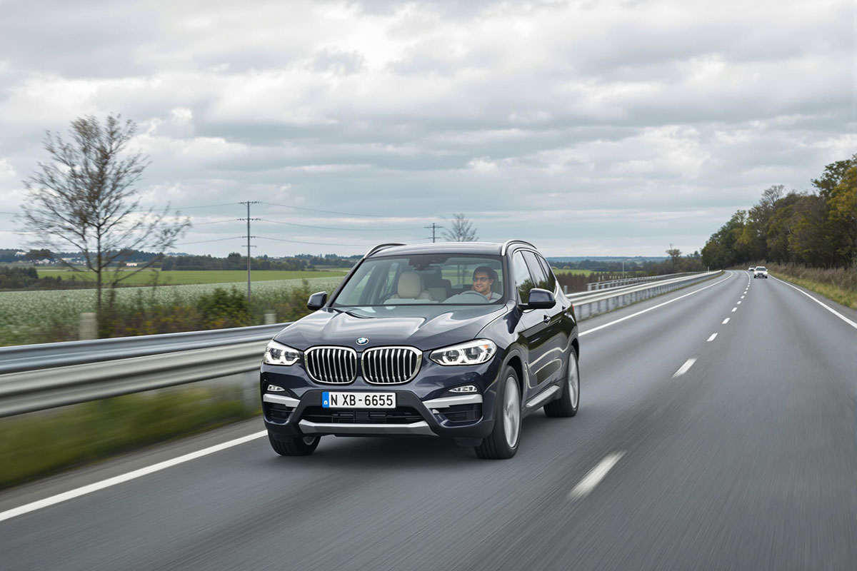 DPF Regenerationsfahrt eines BMW X3 Geländewagen